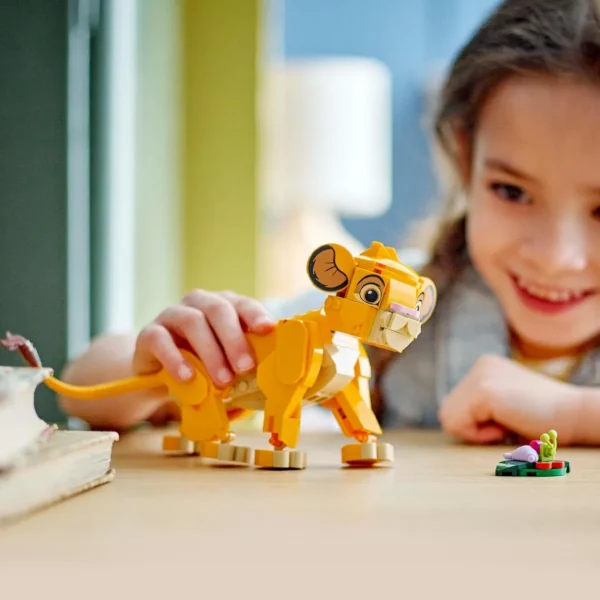 Disney Classic 43243 - Simba, le Bébé du Roi Lion, Jouet de Construction pour Enfants, Figurine à Construire, Jouet d'Activité et de Développement