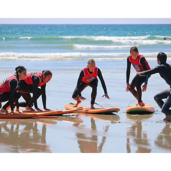 Surf en famille : leçon d'1h30 pour 2 adultes et 1 enfant dans la baie d'Audierne - Coffret Cadeau Sport & Aventure