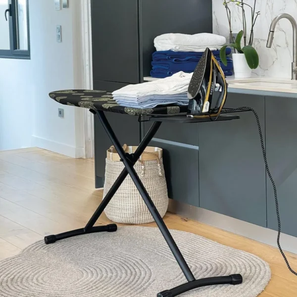 Table à repasser pliable UTAH en acier 125x41 H96cm avec repose fer et repose centrale vapeur